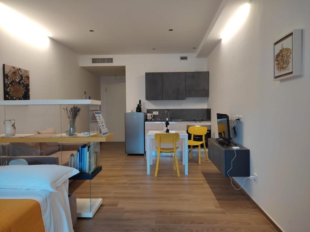Domus13-With Private Parking Apartman Bari Kültér fotó